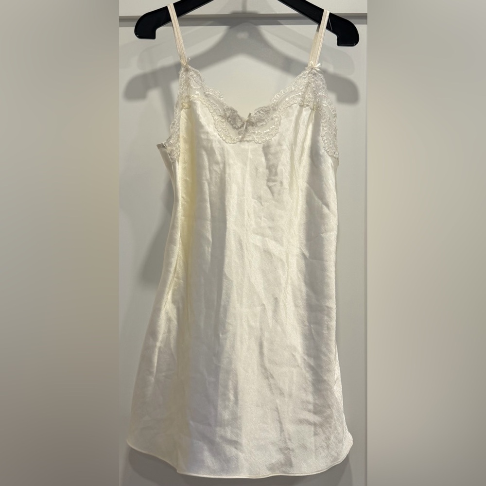 Jones New York Ivory Slip w/ Lace Trim